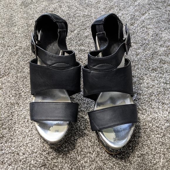 Black Wedges - Picture 2 of 3